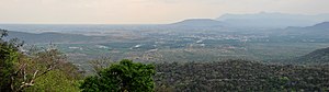 Bandar Metupalayam dari bukit Ooty.