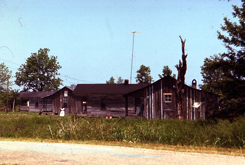 File:Mississippi Delta Wooden Houses.jpg