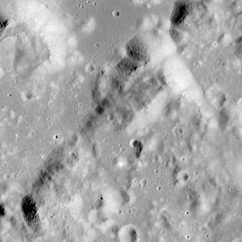 Mons Vitruvius AS17-M-1218.jpg