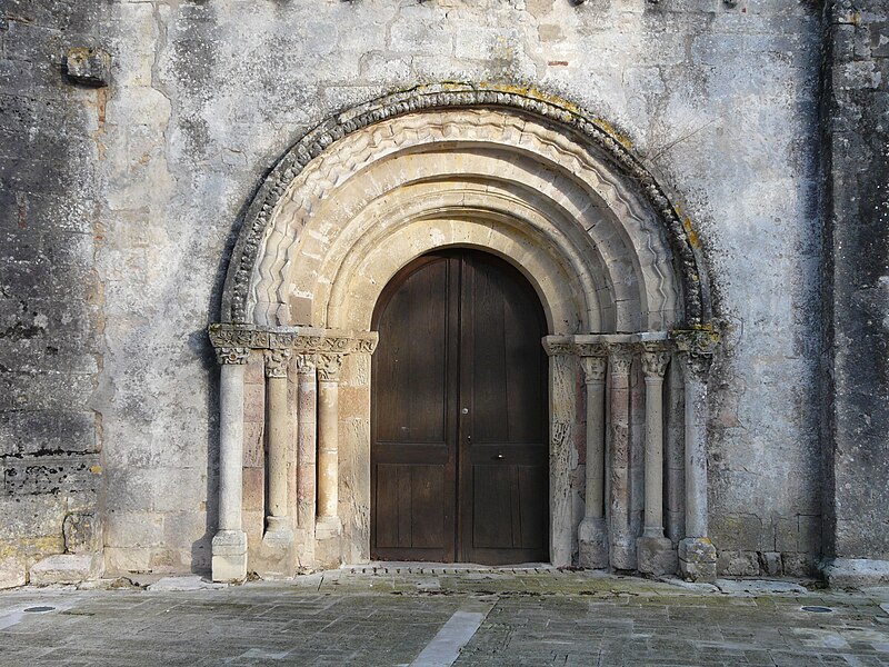 File:Montpon église Ménestérol portail.JPG