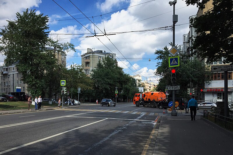 File:Moscow, Shmitovsky Proezd and Sergeya Makeyeva Street (30674574794).jpg