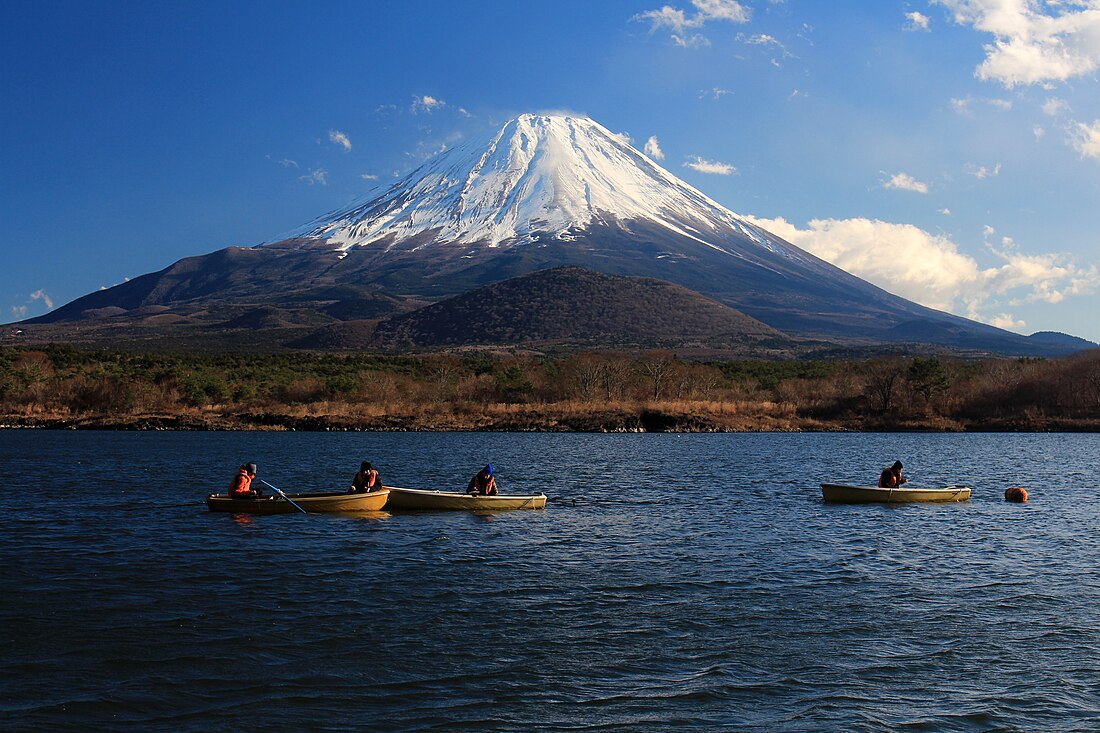 精進湖