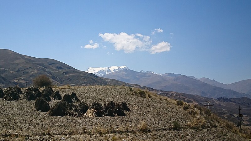 File:Mururata desde el camino a Palca.jpg