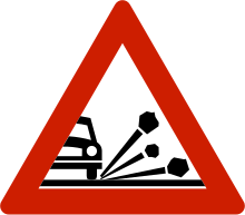 European road sign indicating danger of loose chippings. NO road sign 112.svg