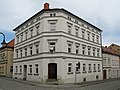 Mietshaus in geschlossener Bebauung und Ecklage