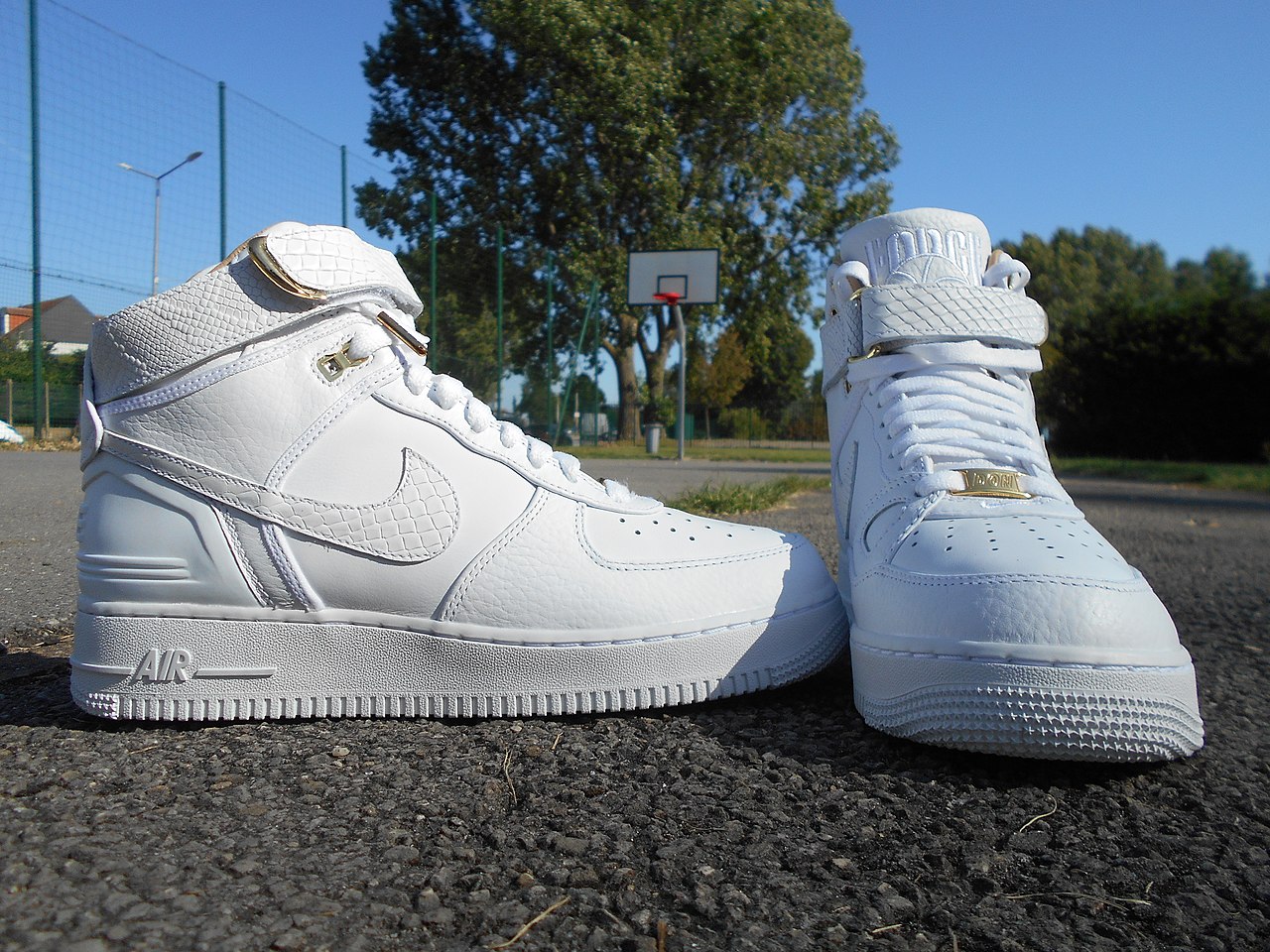 File:Nike air Force 1 white on white.jpg - Wikipedia