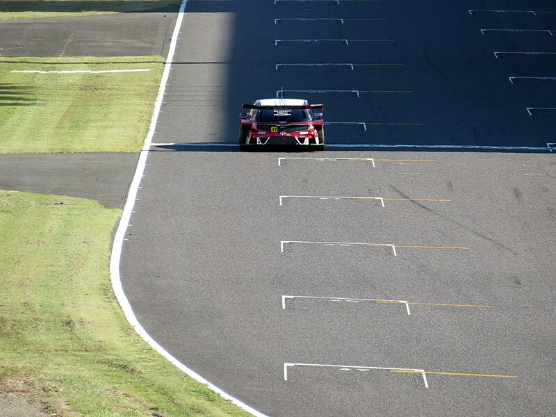 File:No.31 TOYOTA GR SPORT PRIUS PHV apr GT at 2020 FUJIMAKI GROUP SUZUKA 300km (135).jpg