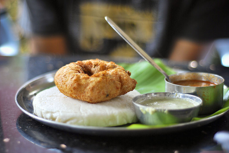 File:Ondu Plate Idli Vada.jpg