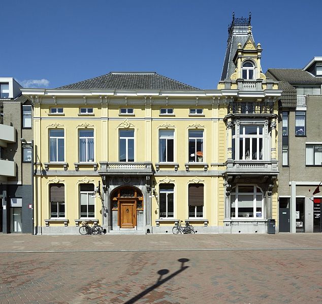 File:Overzicht voorgevel met ingangspartij - Roosendaal - 20535391 - RCE.jpg