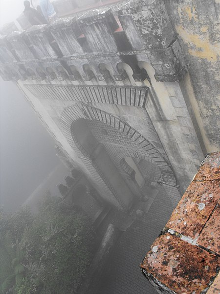 File:Palacio da Pena - Entrada vista cima.jpg