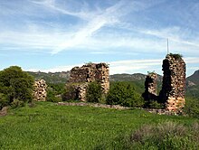 Rovine del castello di Partskhisi (Foto A. Muhranoff, 2011) .jpg