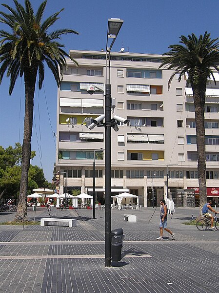 File:Pescara 2009 -Piazza della Rinascita-by-RaBoe-011.jpg