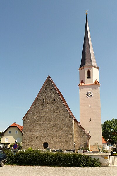 File:Pfarrkirche Unterneukirchen.JPG