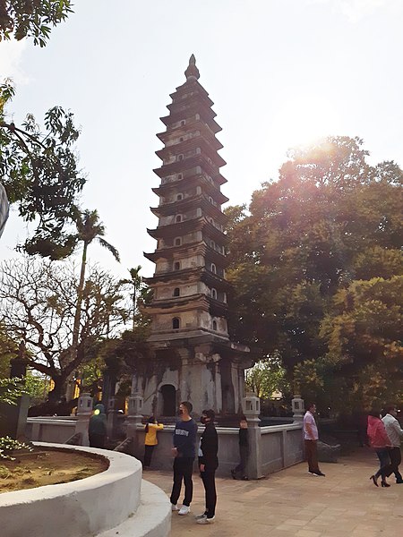 File:Pho Minh Pagoda during festival - Tháp Phổ Minh mùa lễ hội 002.jpg