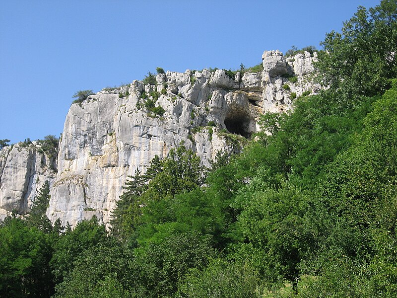 File:Poligny (Jura) Trou de la Lune.jpg