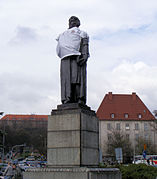 El monumento llevando la ropa de Selección de fútbol de Polonia