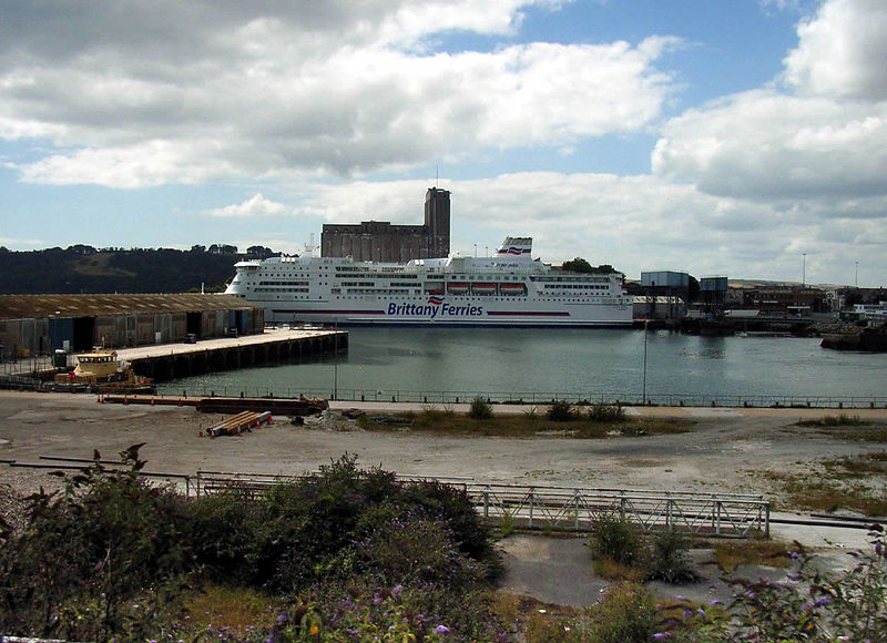 File:Pont Aven at Millbay.jpg