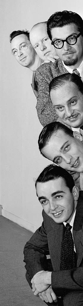 Ralph Burns (onder), met Edwin Finckel, George Handy, Neal Hefti, Johnny Richards en Eddie Sauter, New York, 1947 (foto: William Gottlieb)