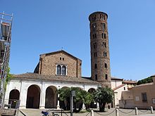 The Basilica of Sant'Apollinare Nuovo, the church of the Palace of Theodoric in Ravenna Ravenna, sant'apollinare nuovo, ext. 01.JPG