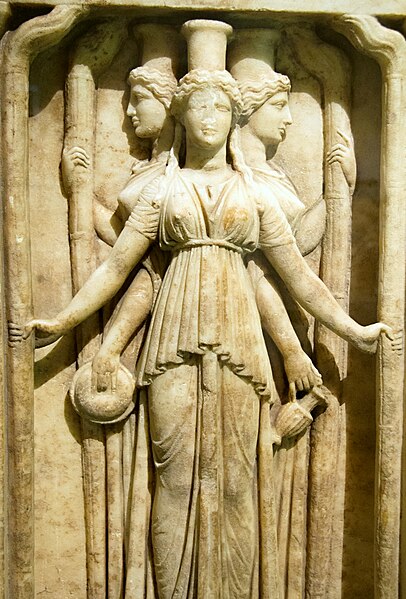 File:Relief triplicate Hekate marble, Hadrian clasicism, Prague Kinsky, NM-H10 4742, 140997.jpg