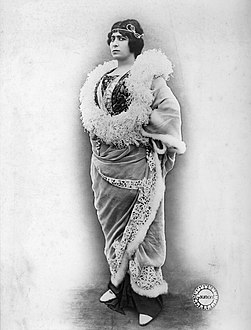 Renée Carl (Lady Beltham) Gaumont 1913.jpg