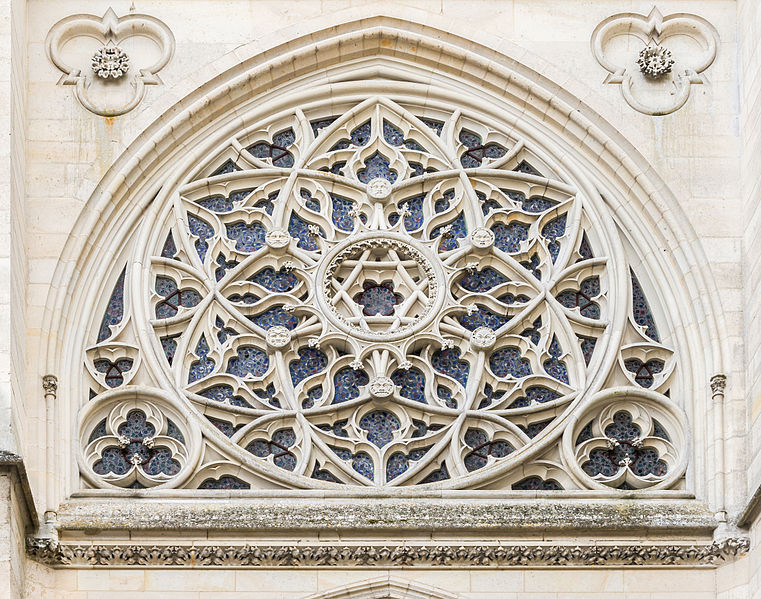 File:Rosace chapelle Château de Pierrefonds Oise.jpg