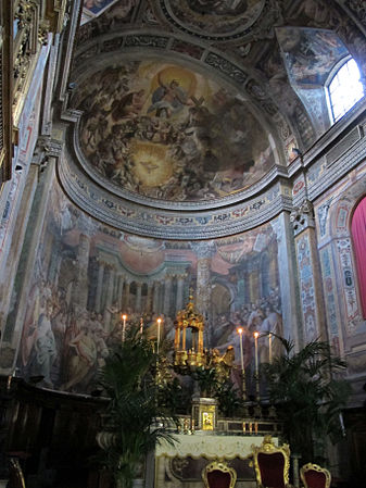 Altar-mor e o interior da abside dos irmãos Zucchi