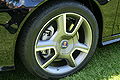 English: Close-up view of the alloy wheels found on the Saab 9-3 Turbo X. This particular vehicle is a 2008 Turbo X parked at the Sofiero Classic car show at Sofiero castle in Helsingborg, Sweden. Svenska: Närbild på de lättmetallfälgar som sitter på Saab 9-3 Turbo X. Just detta fordon är en Turbo X från 2008, parkerad på bilutställningen Sofiero Classic på Sofiero slott, Helsingborg.