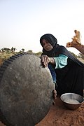 Saharawi bread ritual 04.jpg