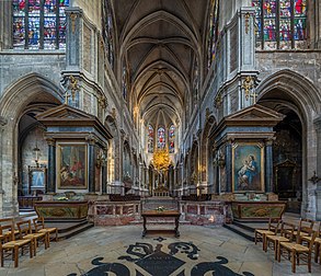 La nef de l'église Saint-Merri, à Paris. (définition réelle 8 004 × 6 895)