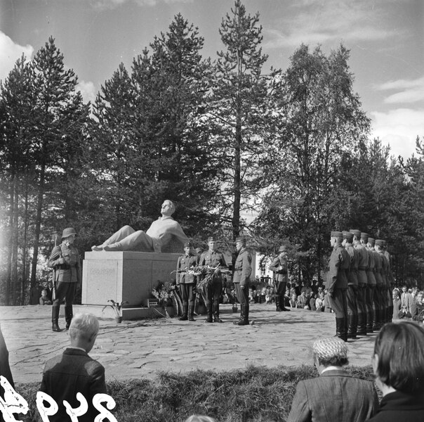 File:Sankaripatsaan paljastustilaisuus Ranuan hautausmaalla 2957-08-25 1957 (JOKAKAL3B-10937).tif