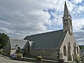 L'église Saint-Guinal et son enclos paroissial vus du nord-ouest