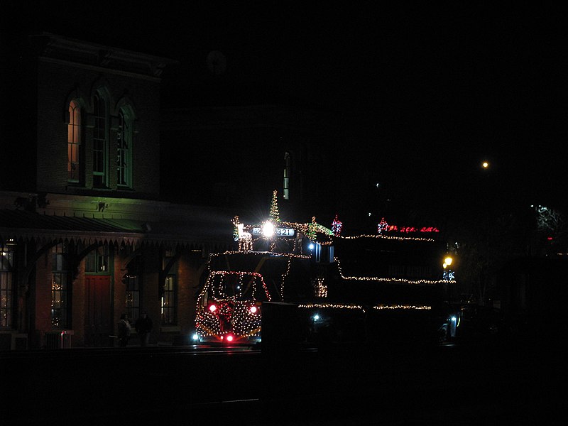 File:Santa Arrival Kent 2012.JPG