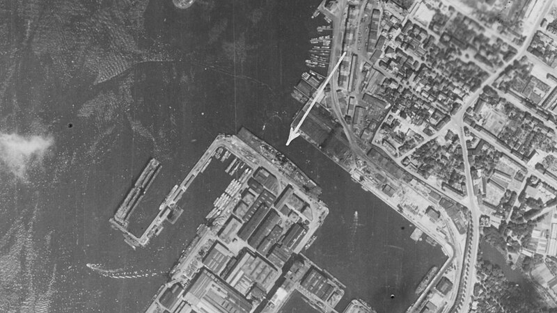 File:Scharnhorst in Kiel, 1942.jpg