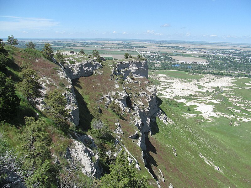 File:Scotts Bluff National Monument - Nebraska (14254232168).jpg