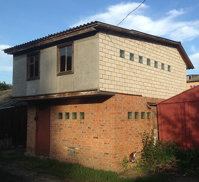 File:Shed in Mena, Ukraine on 10Aug19.jpg