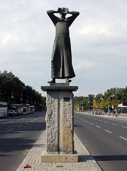 Vajarstvo-skulpture - Page 13 446px-Skulptur_Stra%C3%9Fe_des_17_Juni_%28Tierg%29_Der_Rufer_Gerhard_Marcks