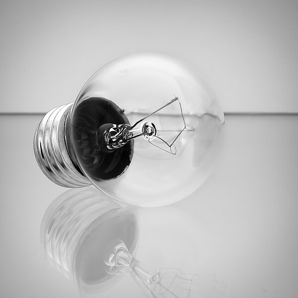 File:Small incandescent light bulb with standard screw (E27).jpg