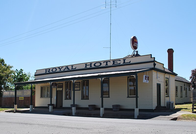 File:Snake Valley Royal Hotel.JPG