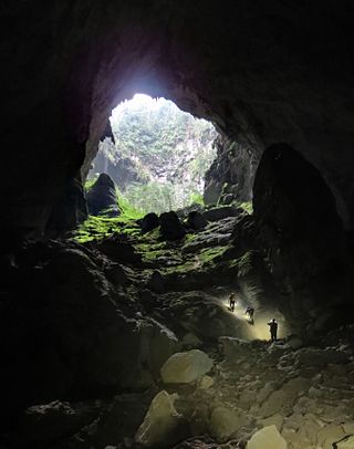 <span class="mw-page-title-main">Hang Sơn Đoòng</span> Largest cave passage in the world, located near the Laos-Vietnam border