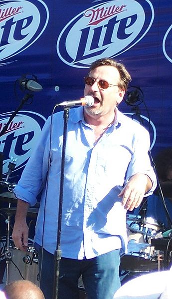 Southside Johnny performing in 2008