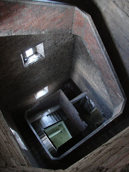 File:Staircase, Sacre-Coeur Cathedral (5280524469).jpg