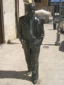 His statue in Racalmuto