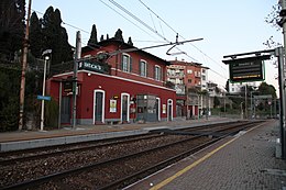 Inverigo Station 11-2010 - panoramio (1) .jpg