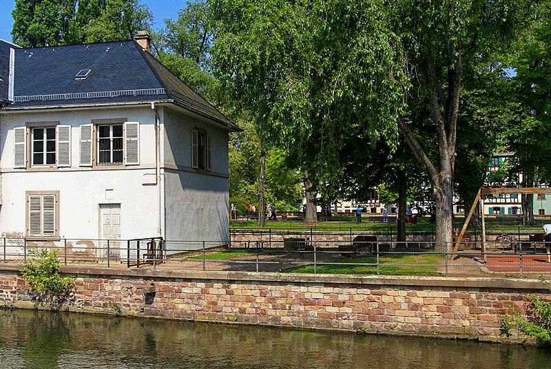 File:Strasbourg - 'La Petite-France' - View West on Square des Moulins I.jpg