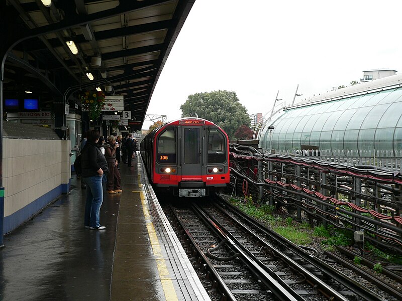 File:Stratford station 06.jpg