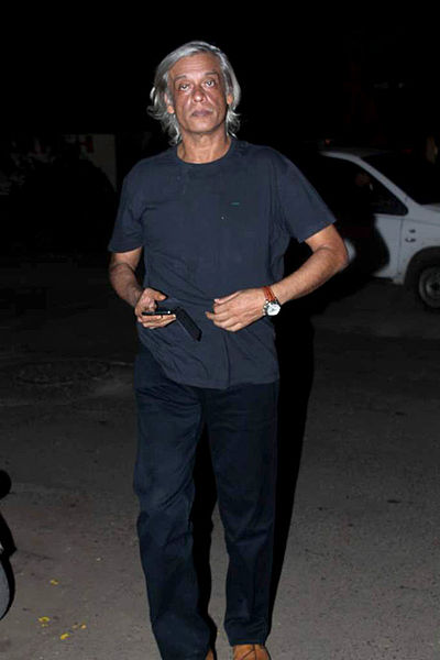 File:Sudhir mishra Bollywood & TV actors at Ekta Kapoor's birthday bash.jpg