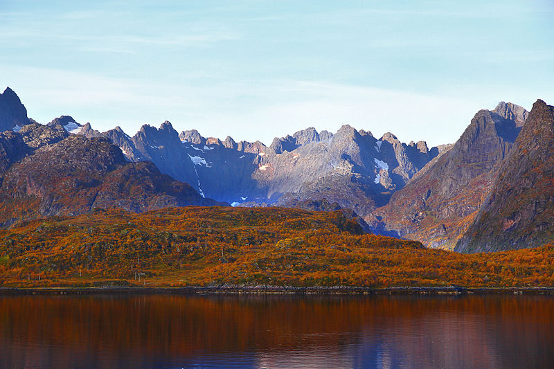 File:Summits behind Trollfjord, 2010 09.JPG