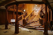 再現された大階段（テネシー州ピジョン・フォージ（英語版）にあるタイタニック博物館（英語版））