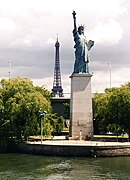 La réplica de la Estatua de la Libertad en la Île aux Cygnes.